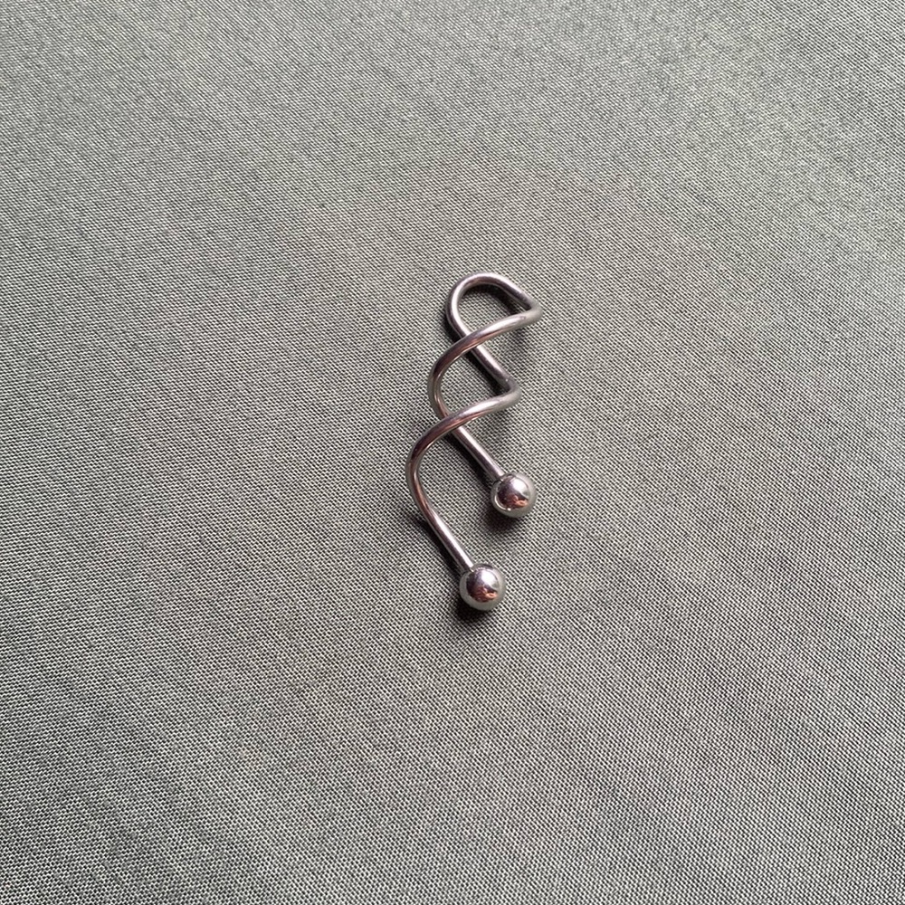 Twisty belly jewelry